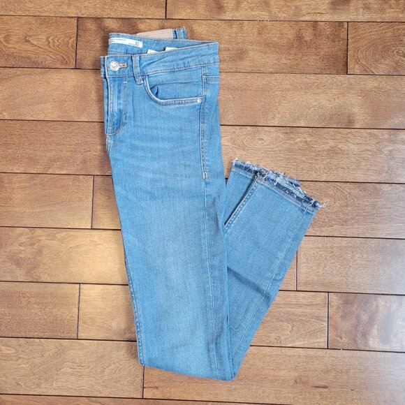 Zara Mid Rise Skinny Jeans - Picture 1 of 4